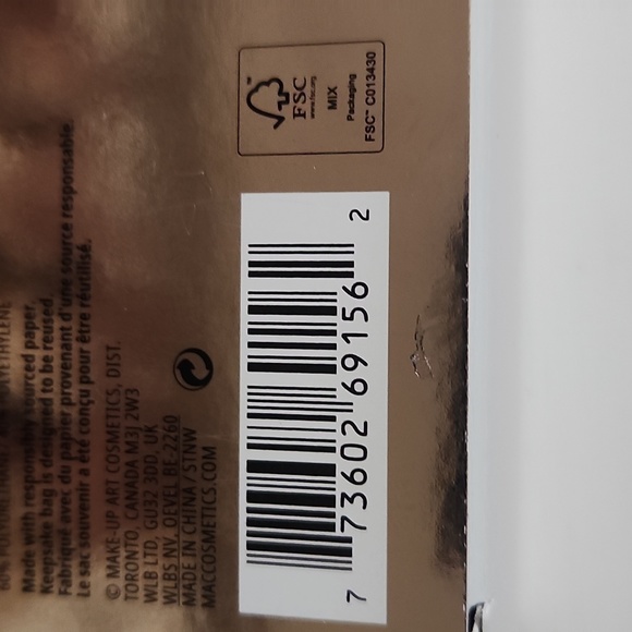 MAC Brush Of Snow Essential Brush Kit - Picture 6 of 6